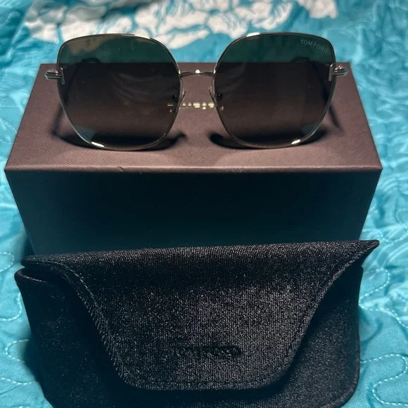 Tom Ford Claudia Black and Gold Designer Sunglasses - Picture 2 of 7